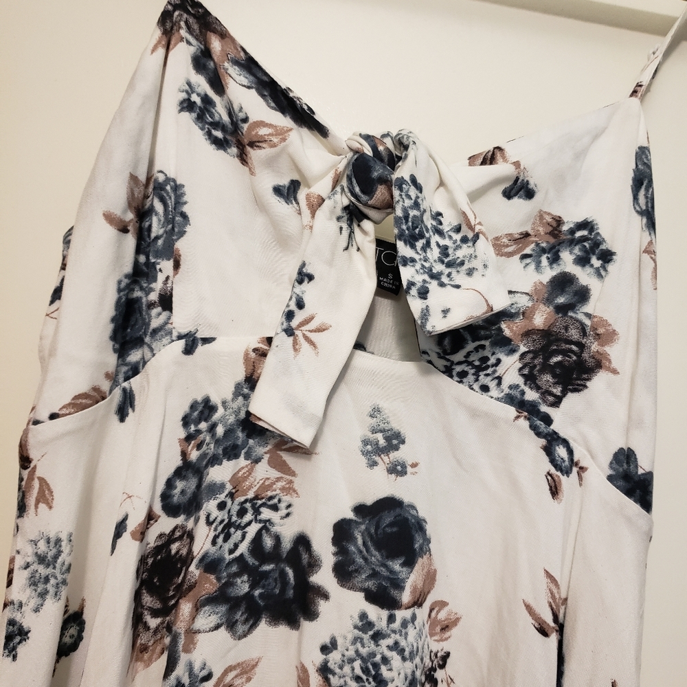 Dress - Picture 2 of 2